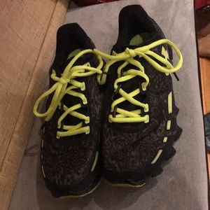 Ladies  pre-worn 7Y Scorpio underarmour running sneakers.